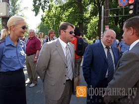 Слева - глава ГУВД Спб Владислав Пиотровский, справа - зам.министра внутренних дел Александр Чекалин. Фото Фонтанка.Ru