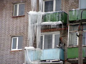 Сосули в городе, фото Виктора Надеждина, Каспаров.Ru Сосули в городе, фото Виктора Надеждина, Каспаров.Ru
