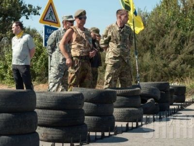 Грузовики не пропускают через три пункта пропуска. Фото: УНИАН