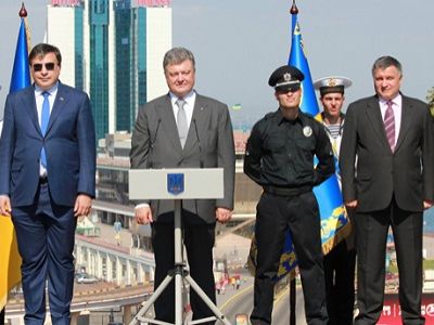 М.Саакашвили, П.Порошенко и А.Аваков в Одессе. Источник - naviny.by