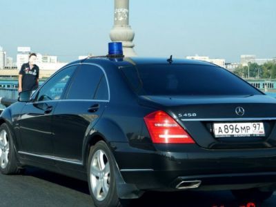 Правительственный Mercedes. Фото: Yaplakal.com