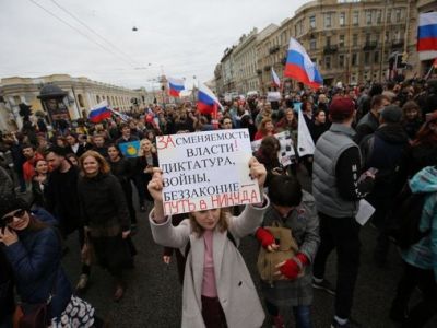 Акция "Он нам не царь" в Петербурге. Фото: paperpaper.ru