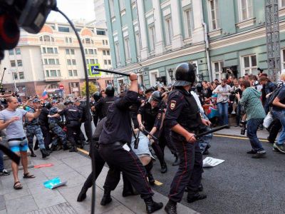 Москва, 9.9.18. Нападение Росгвардии на невооруженных москвичей. Фото: "Новая газета"