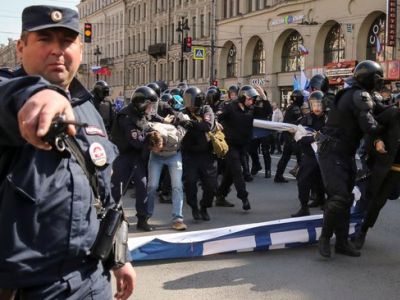 Разгон первомайской акции в Санкт-Петербурге, 1.5.19. Фото: meduza.io