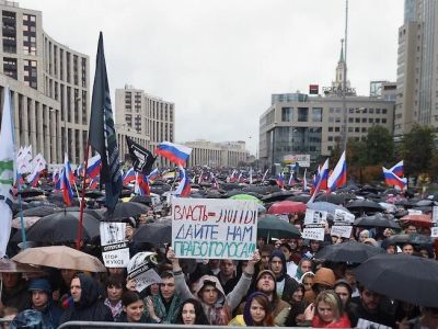 Митинг 10 августа "За свободные выборы" на проспекте Академика Сахарова. Фото: Эмин Джафаров / Коммерсант