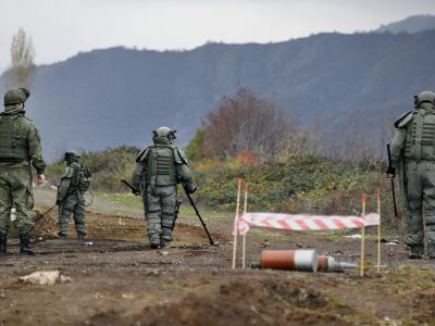 Специалисты противоминного центра Минобороны РФ во время работ по разминированию в Нагорном Карабахе. Фото: Максим Блинов / РИА Новости