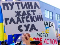 Демонстранты в Канаде требуют суда над Владимиром Путиным. Март 2022 года. Фото: Shutterstock